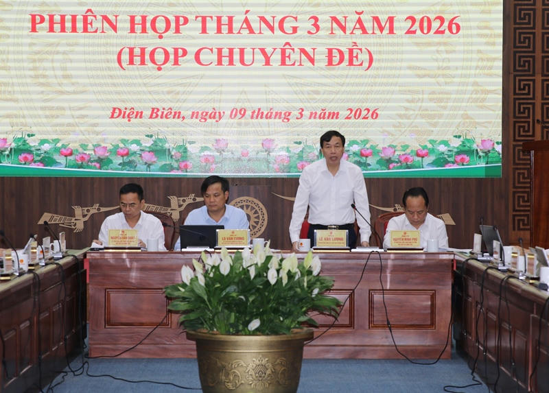 Chủ tịch UBND tỉnh Điện Biên Lê Văn Lương phát biểu kết luận phiên họp.