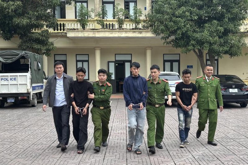 Bắt 3 đối tượng cướp giật trong đêm