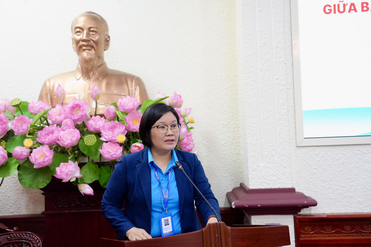 TS. Nguyễn Thúy Vân, Phó Hiệu trưởng Thường trực Trường Đại học Thành Đô phát biểu tại buổi lễ. (Ảnh: H.G)