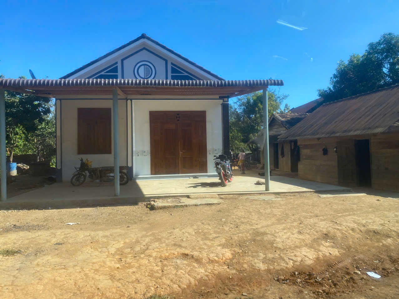 Những ngôi nhà mới dần mọc lên ở xã Đăk Long khi đời sống người dân từng bước được cải thiện.