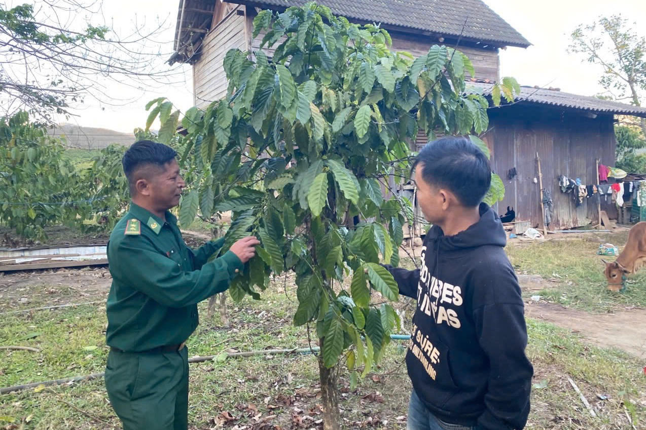 Những ‘hạt giống đỏ’ nơi biên cương Tổ quốc - Kỳ 1: Khoảng trống đảng viên ở những bản làng vùng biên
