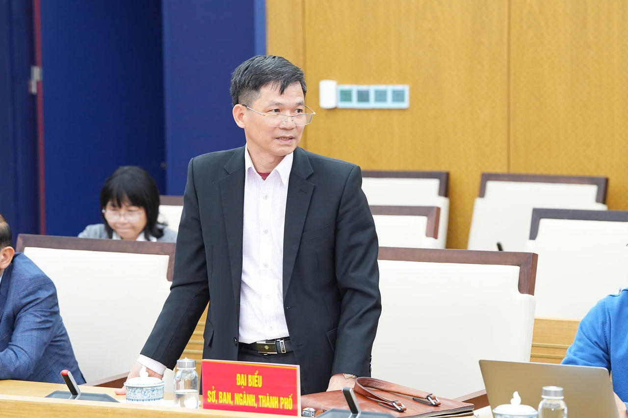 Phó Giám đốc Sở Nội vụ Hải Phòng Đỗ Huy Chính phát biểu tại họp báo.