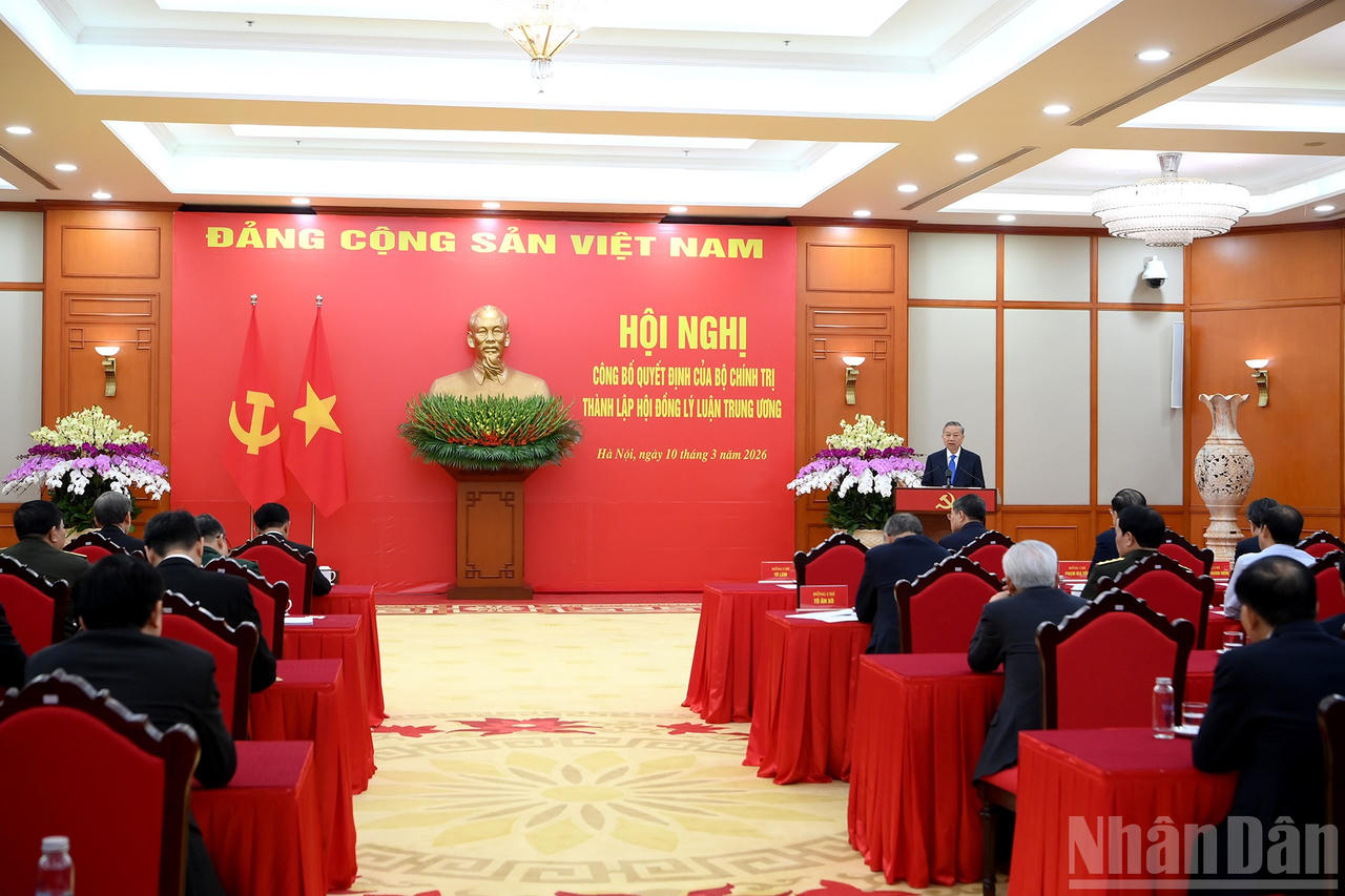 Hội nghị công bố quyết định của Bộ Chính trị thành lập Hội đồng Lý luận Trung ương nhiệm kỳ 2026-2031.&nbsp;Ảnh: Đăng Khoa