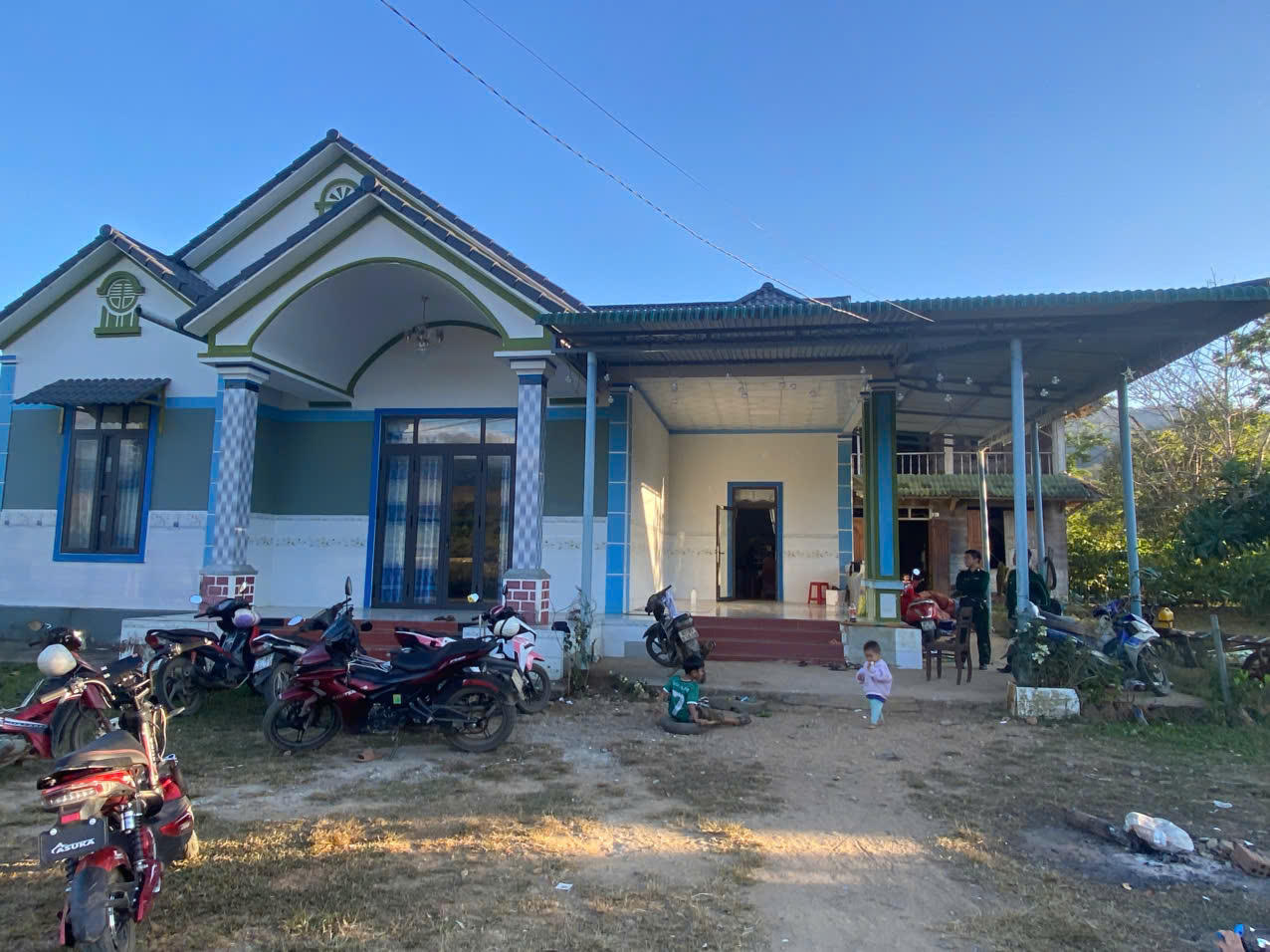 Một ngôi nhà mới được xây dựng từ nguồn thu nhập của gia đình nhờ trồng cà phê.