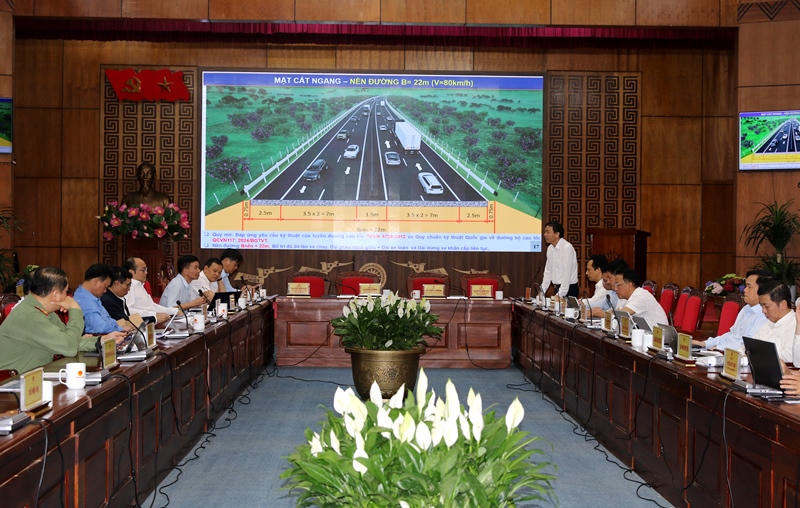 Toàn cảnh phiên họp.