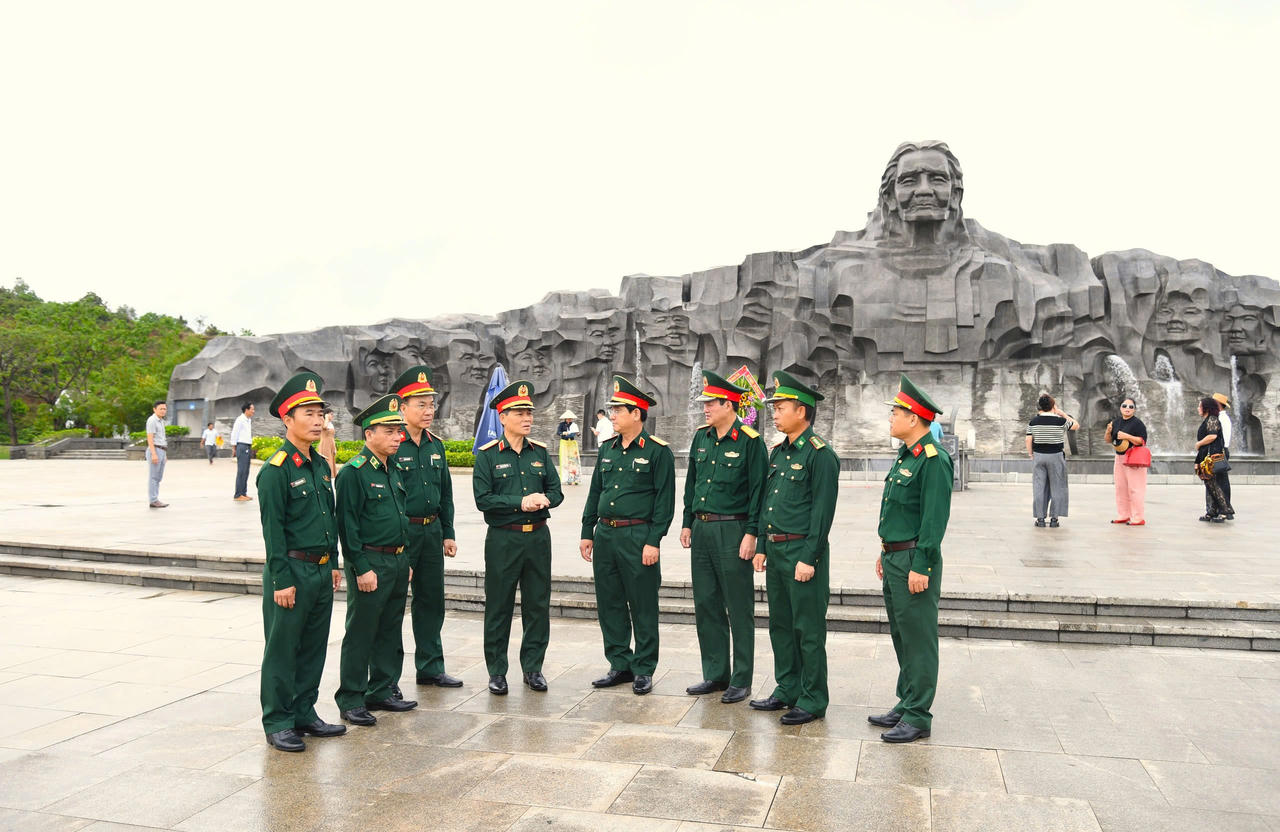 Thượng tướng Phạm Trường Sơn kiểm tra công tác bảo vệ bầu cử tại Bộ đội Biên phòng Đà Nẵng