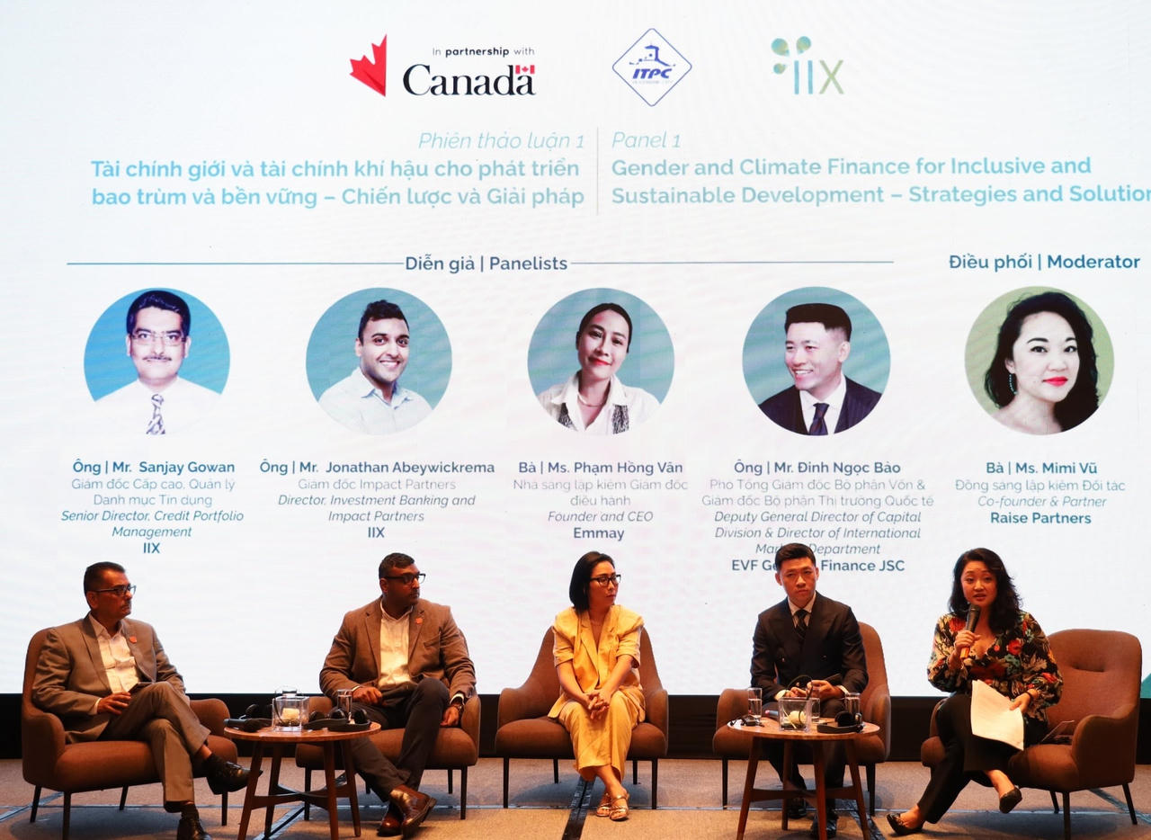 3.	Các chuyên gia về nguồn vốn tài chính và đầu tư thảo luận tại diễn đàn. Ảnh: T. Thụy