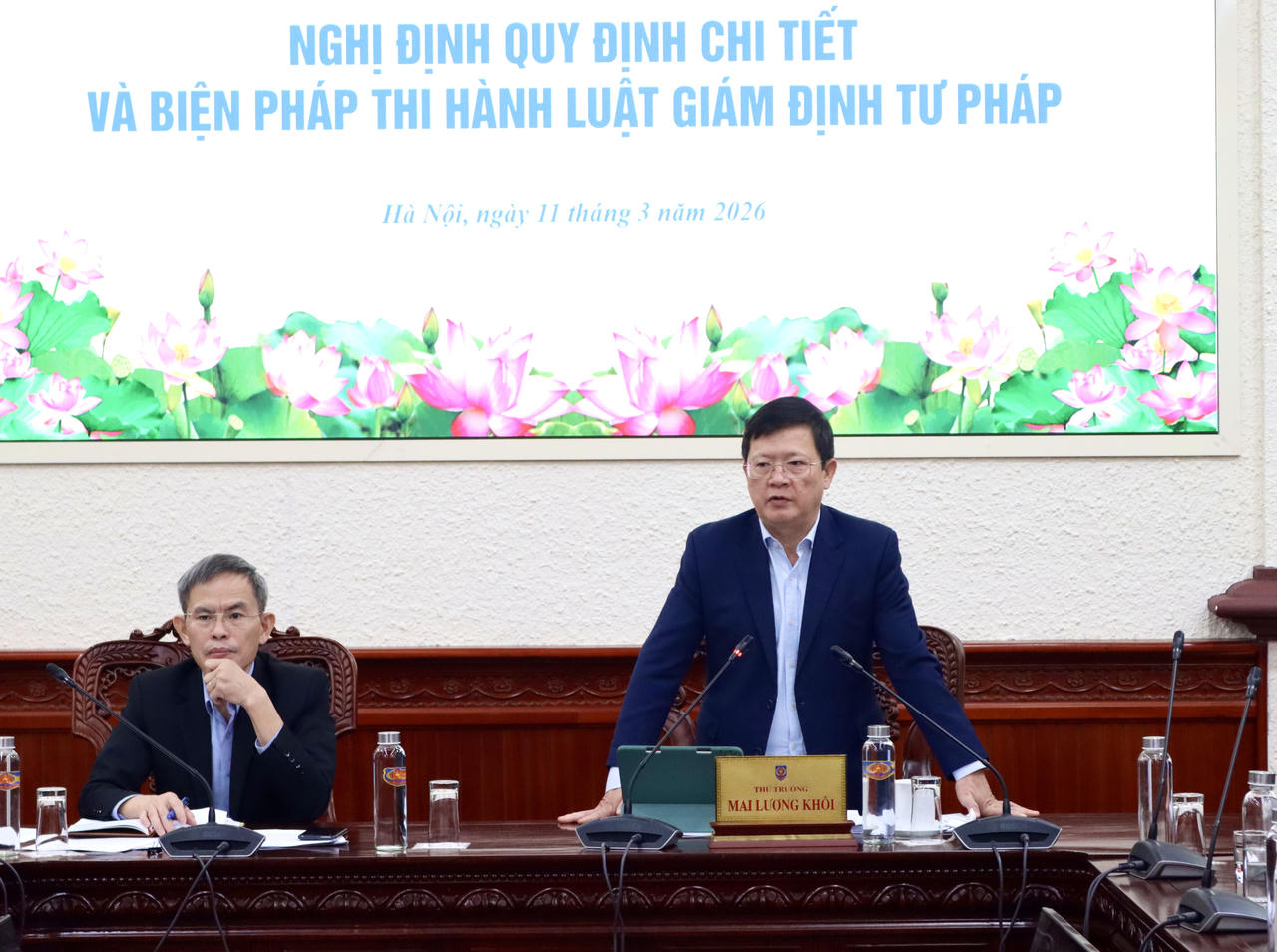 Thứ trưởng Mai Lương Khôi phát biểu tại cuộc họp.