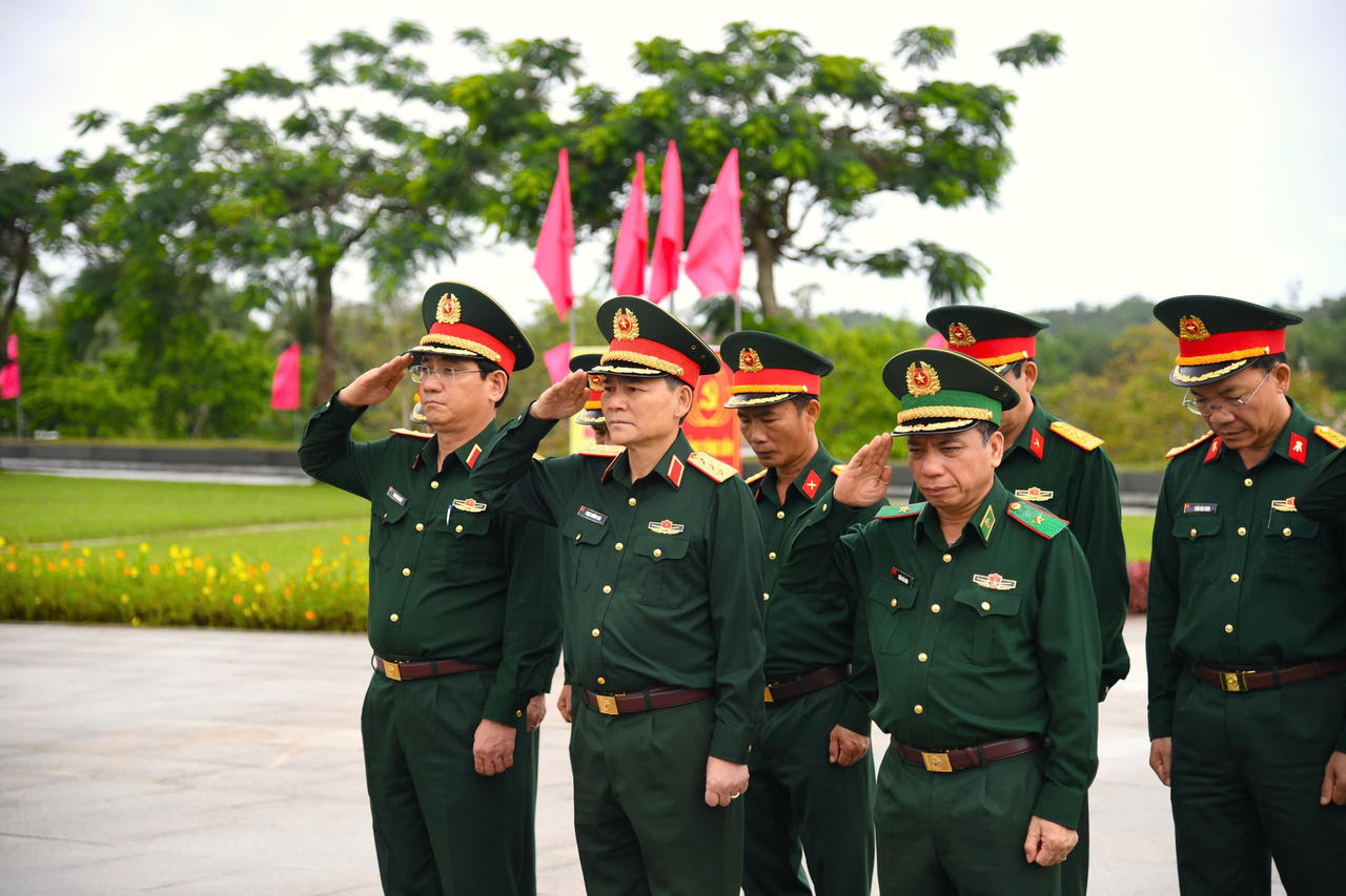 Thượng tướng Phạm Trường Sơn kiểm tra công tác bảo vệ bầu cử tại Bộ đội Biên phòng Đà Nẵng