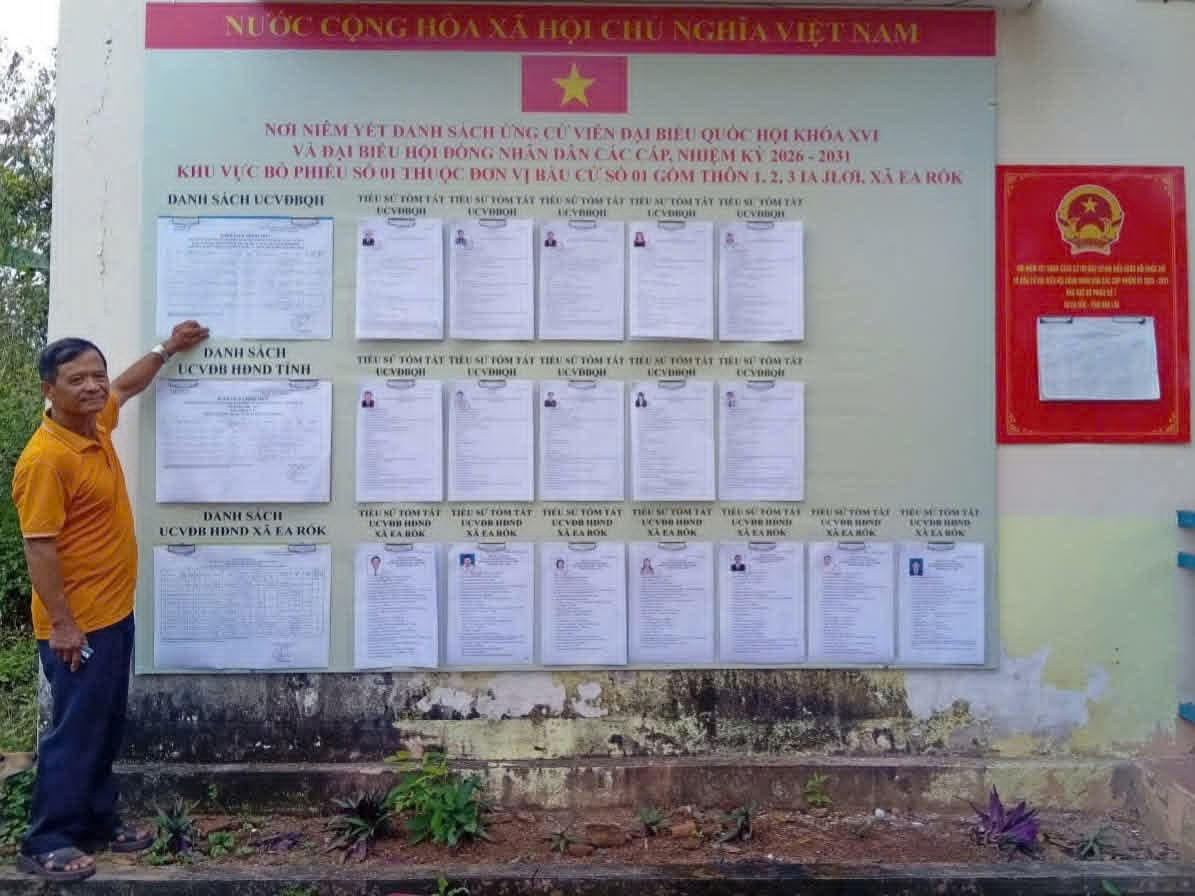 Đắk Lắk: Ủy ban bầu cử các xã, phường khẩn trương bổ sung danh sách trích ngang của các ứng cử viên tại các bàn ghi phiếu 