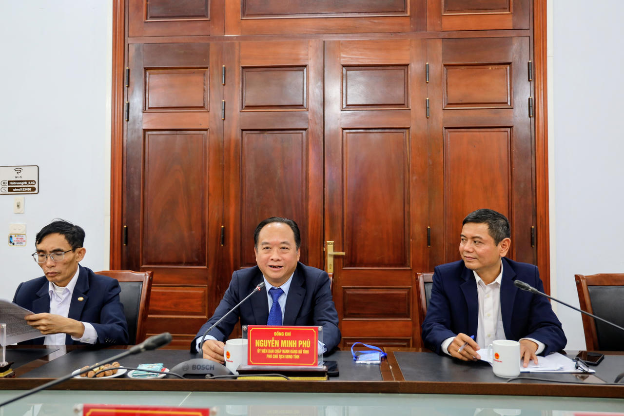 Phó Chủ tịch UBND tỉnh Điện Biên Nguyễn Minh Phú phát biểu tại buổi làm việc.