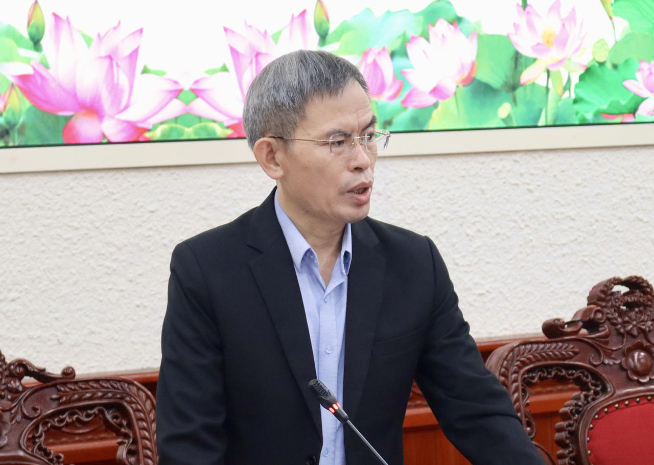 Cục trưởng Cục Bổ trợ Tư pháp&nbsp;Lê Xuân Hồng phát biểu tại cuộc họp.