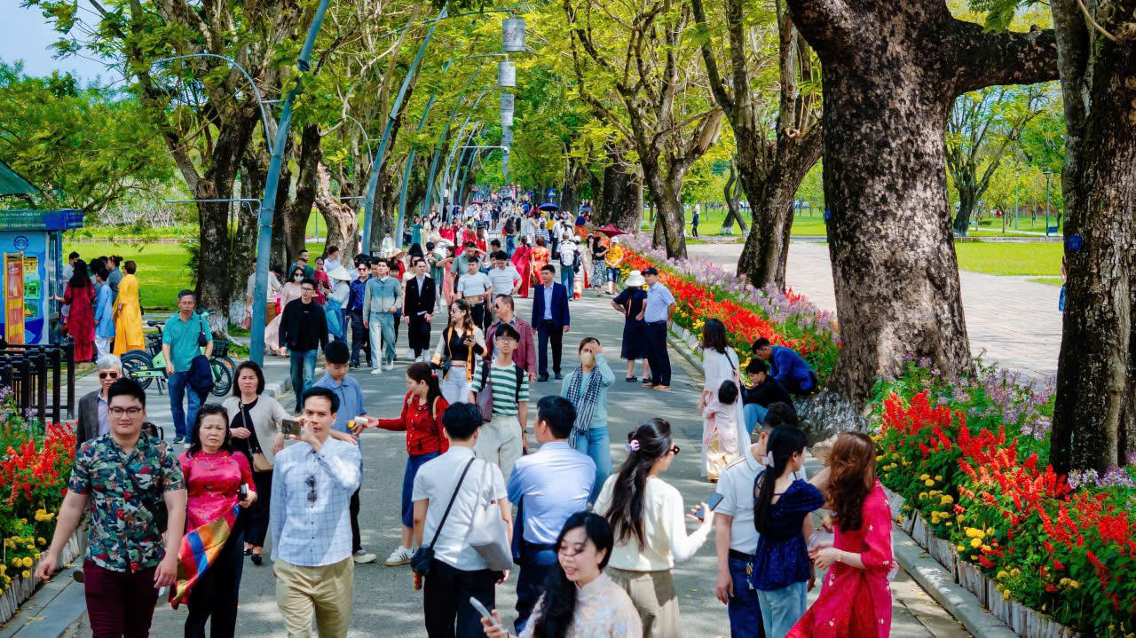 Doanh thu của ngành du lịch Huế trong 2 tháng đầu năm đạt gần 2.970 tỷ đồng, tăng gần 99% so với cùng kỳ&nbsp;