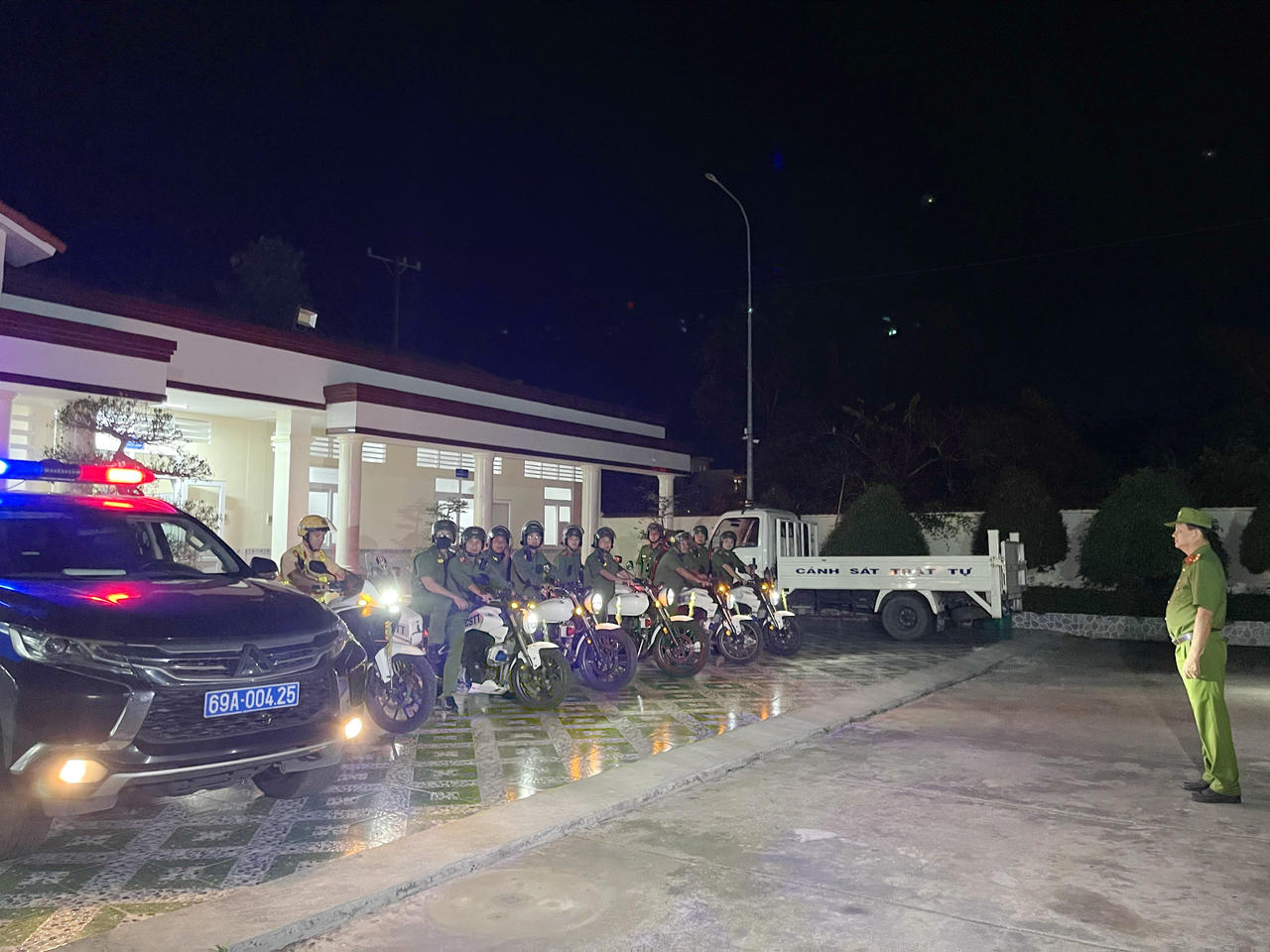 Tổ 21, Công an tỉnh Cà Mau ra quân tuần tra, kiểm soát, bảo đảm an ninh, trật tự và trật tự an toàn giao thông trong đợt cao điểm phục vụ bầu cử.