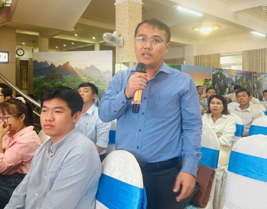 Đại biểu tham gia lớp tập công tác nghiệp vụ bầu cử tại Đắk Lắk phát biểu.