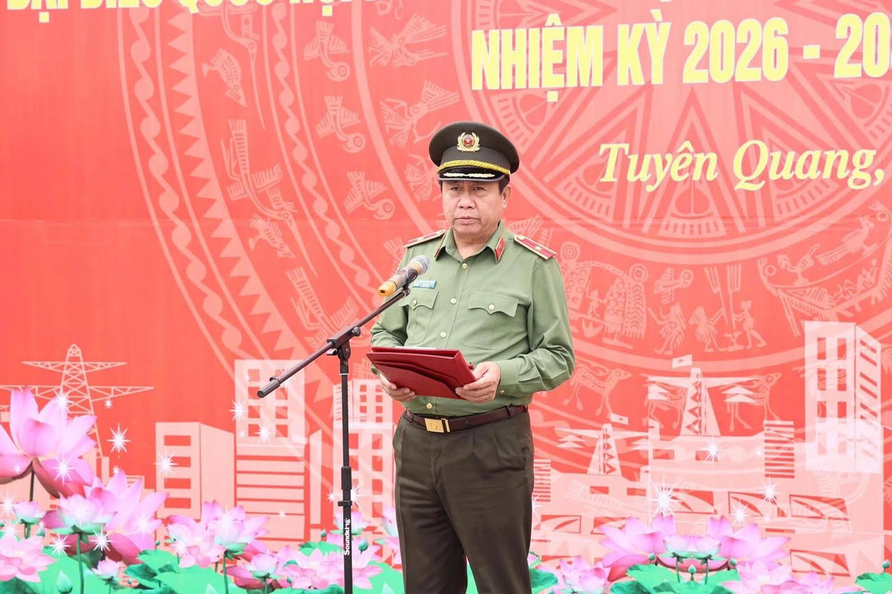 Thiếu tướng Nguyễn Đức Thuận, Giám đốc Công an tỉnh Tuyên Quang phát biểu tại buổi lễ. (Ảnh: CATQ)