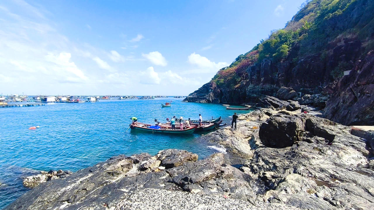 Cụm Đảo Hòn Chuối, thuộc xã Sông Đốc (tỉnh Cà Mau).