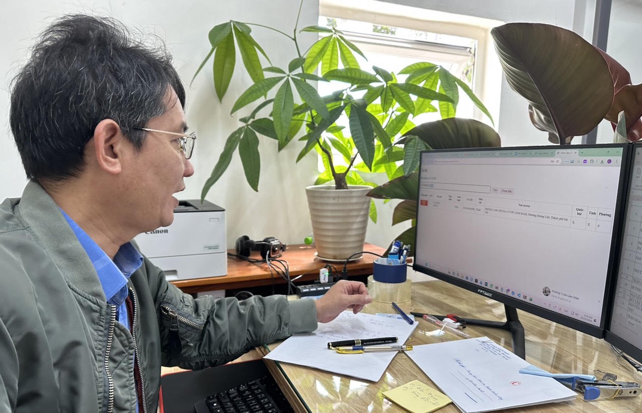 Ông Nguyễn Thành Đô, Phó Giám đốc Trung tâm phục vụ hành chính công phường Lâm Viên - Đà Lạt chia sẻ về phần mềm phục vụ công tác bầu cử.