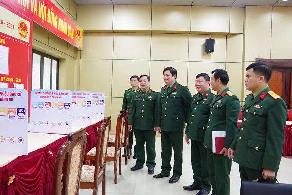 Quân khu 4 kiểm tra công tác chuẩn bị bầu cử tại Bộ CHQS tỉnh Quảng Trị