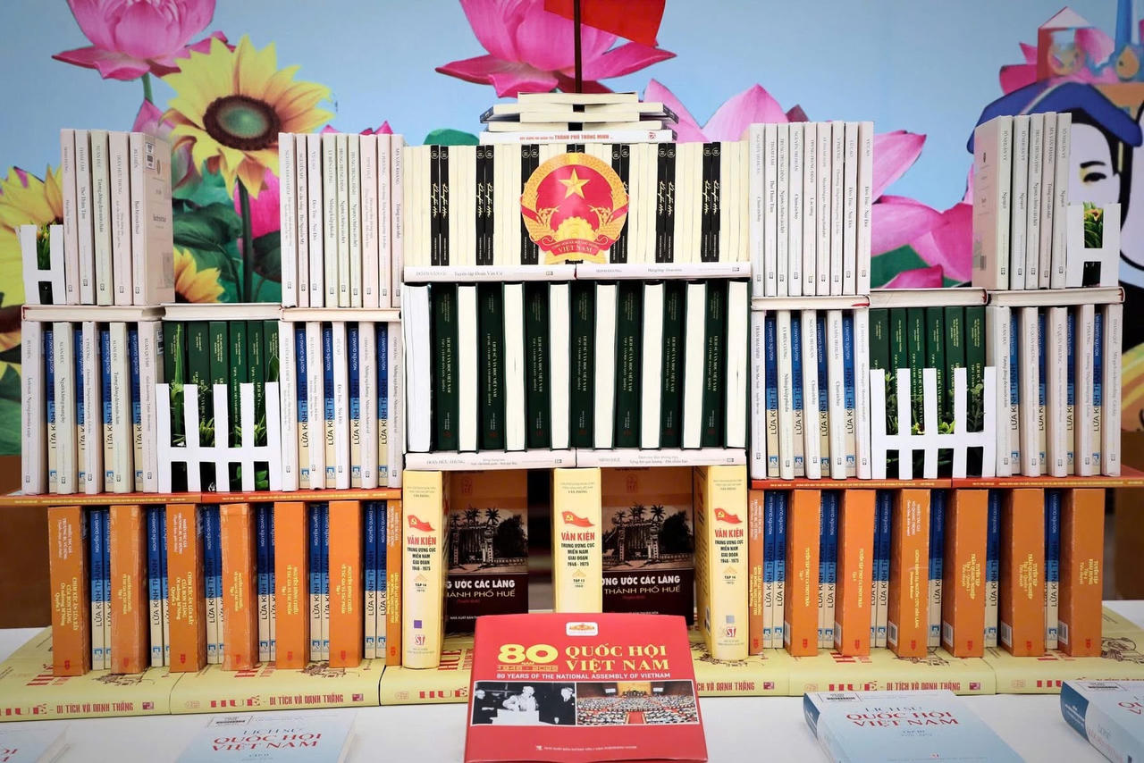 Trưng bày nhằm tuyên truyền, khai thác hiệu quả các tài liệu, hình ảnh có giá trị lịch sử, phục vụ công tác tuyên truyền, nghiên cứu, học tập...