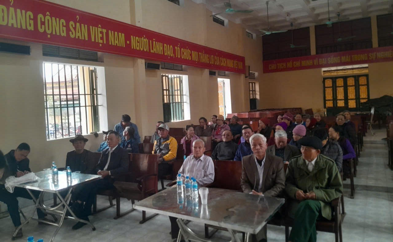 Đông đảo cử tri có mặt tại Hội nghị lấy ý kiến.