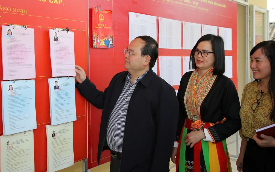 Các tổ bầu cử phải tiếp tục rà soát danh sách cử tri, tuyệt đối không để sai sót hoặc bỏ sót bất kỳ cử tri nào để đảm bảo quyền lợi bầu cử của người dân.