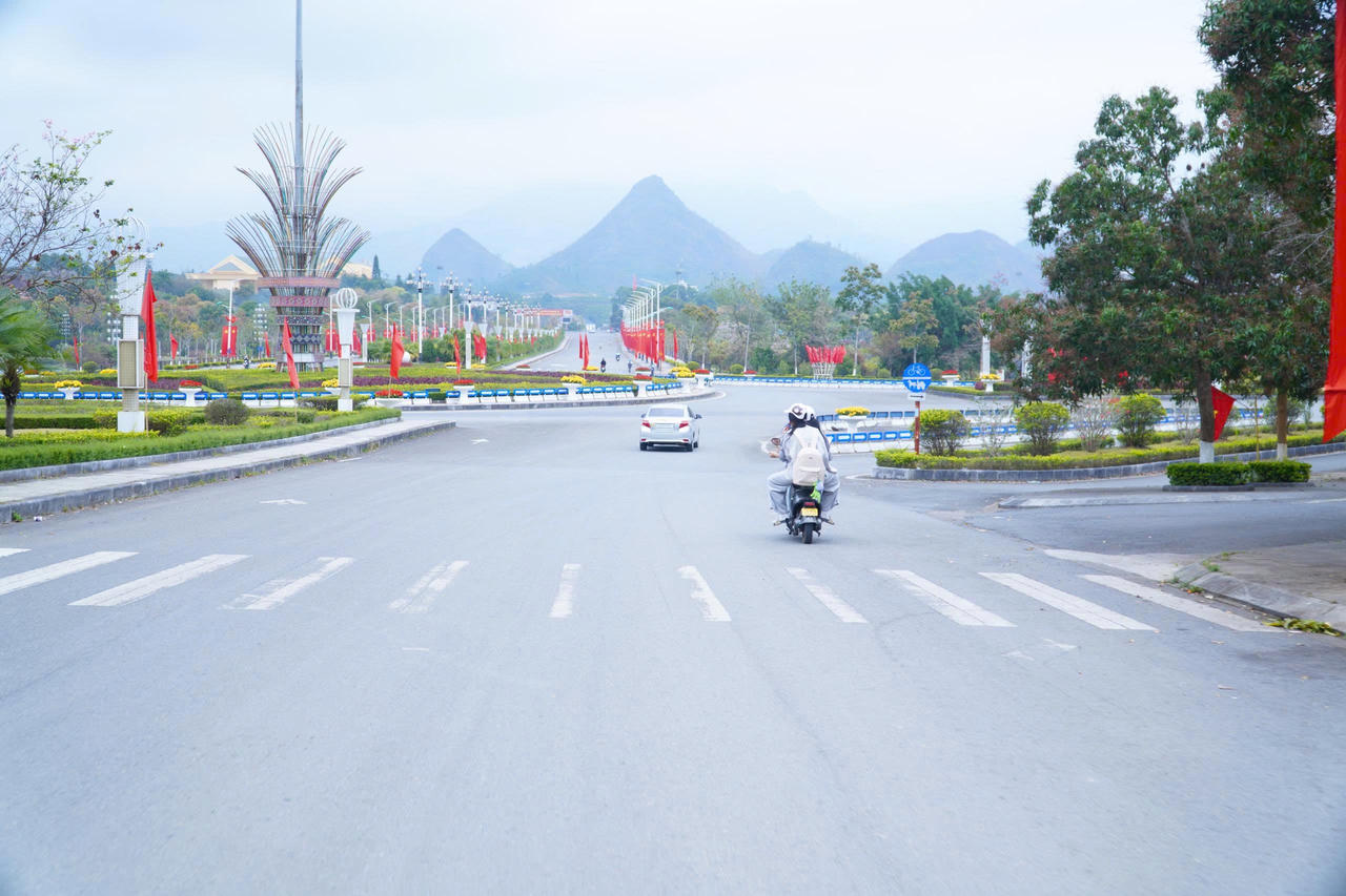 Để đảm bảo an toàn tuyệt đối, phường đã phối hợp chặt chẽ với lực lượng Công an, Y tế túc trực 24/24 sẵn sàng xử lý các tình huống phát sinh tại khu vực bỏ phiếu.