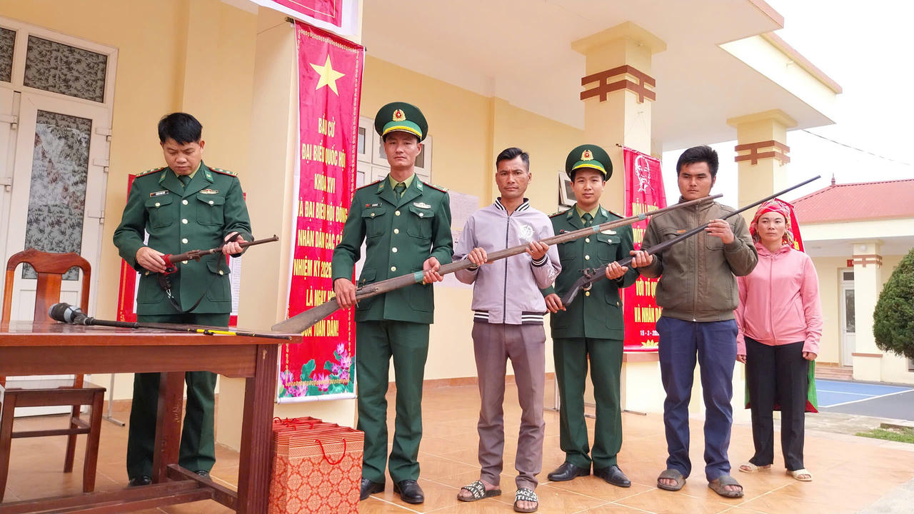 Đồn biên phòng Sen Thượng (Điện Biên): Vận động thu hồi vũ khí vật liệu nổ, bảo đảm ngày bầu cử tuyệt đối an toàn
