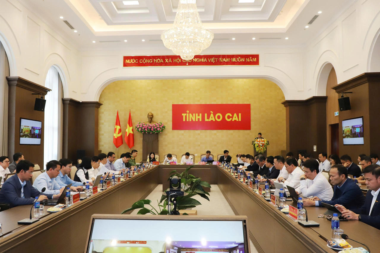 Quang cảnh cuộc họp