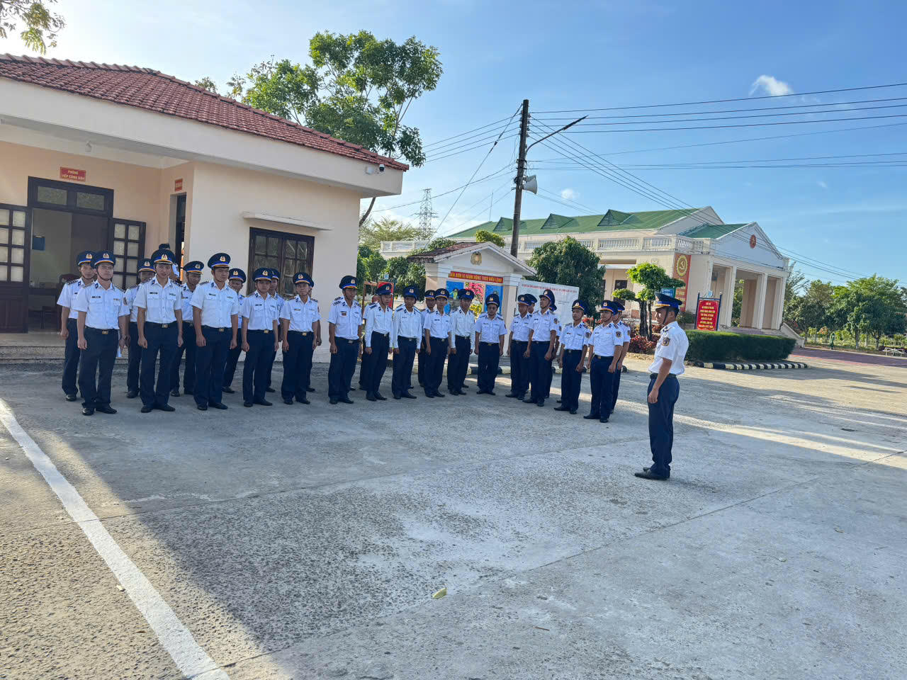 Tổ chức huấn luyện điều lệnh tại Cơ quan Hải đoàn 42.