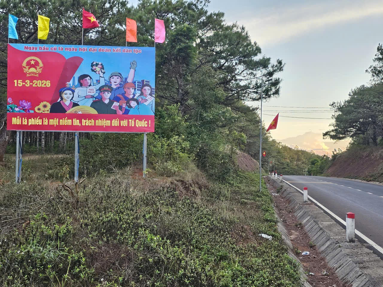 Rộn ràng không khí ngày hội bầu cử ở xã vùng biên tỉnh Lâm Đồng