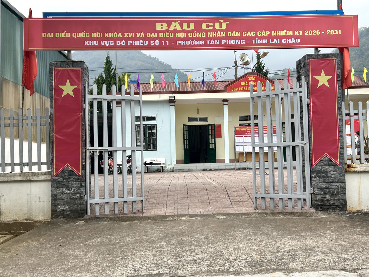 Về công tác nhân sự và cử tri, toàn phường hiện có 22.926 cử tri tham gia bỏ phiếu. Ủy ban Bầu cử phường đã thống nhất giới thiệu 37 đại biểu ứng cử để bầu chọn ra 22 đại biểu HĐND phường nhiệm kỳ 2026 - 2031.