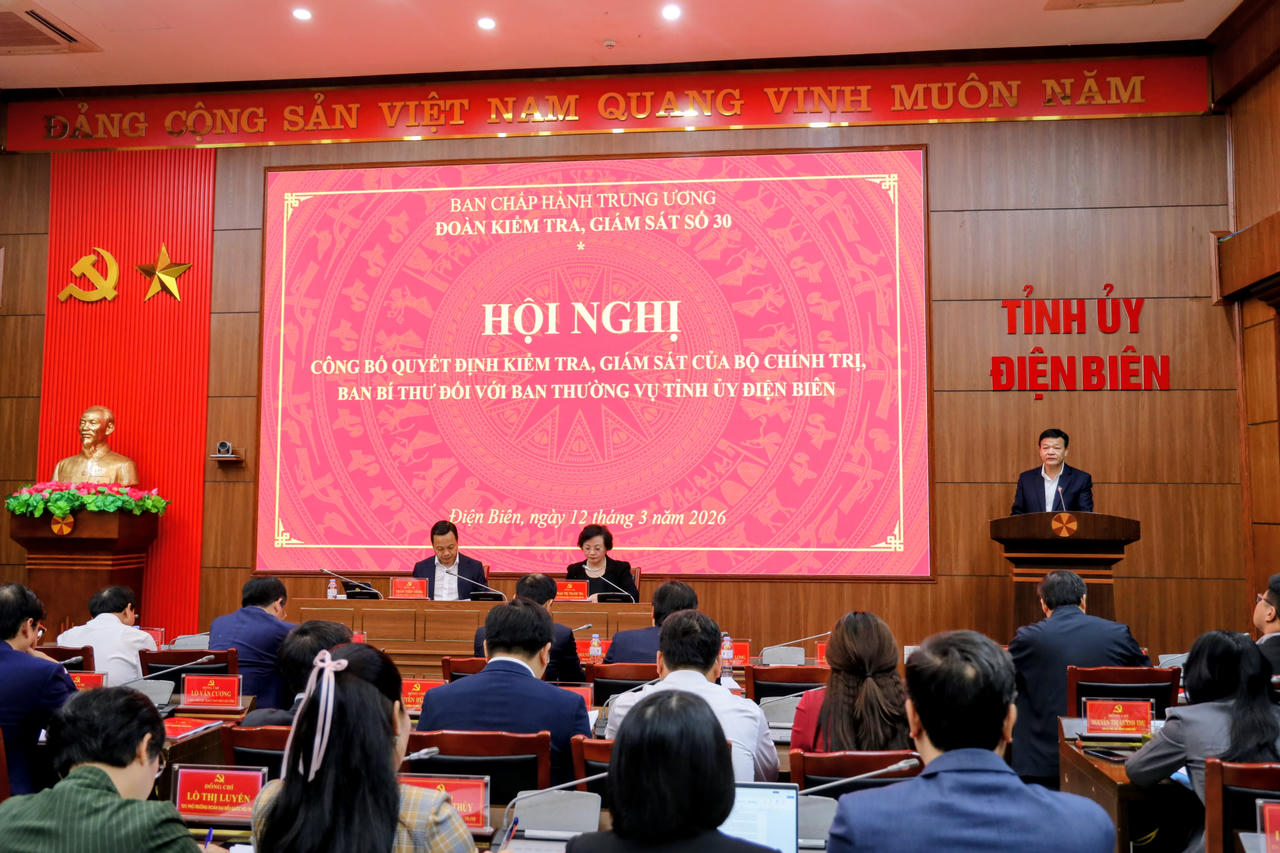 Đại diện Ủy ban Kiểm tra Trung ương Công bố quyết định, kế hoạch và lịch làm việc của Đoàn kiểm tra, giám sát.