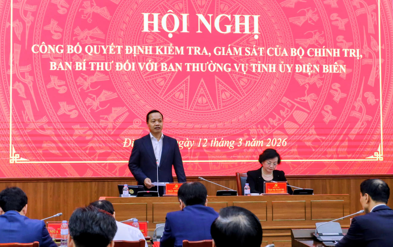 Bí thư Tỉnh ủy Trần Tiến Dũng phát biểu tại hội nghị.