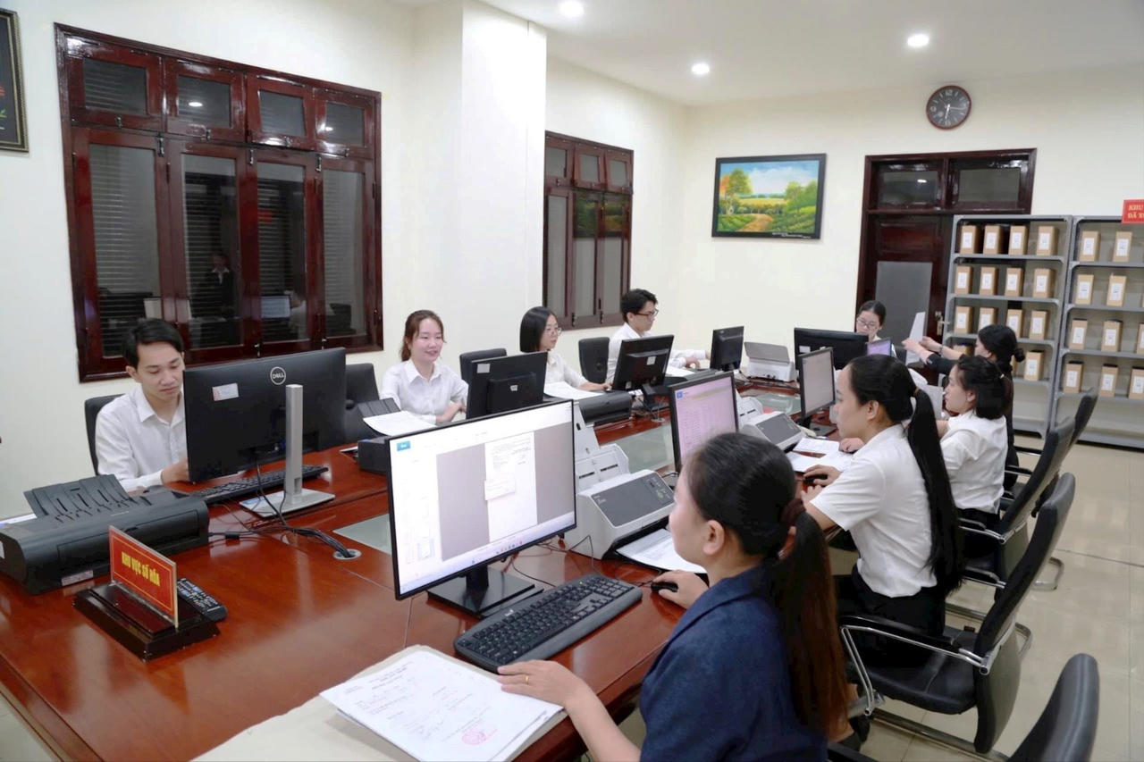 Cán bộ, công chức TAND TP Đà Nẵng thực hiện số hóa hồ sơ vụ án ngay từ giai đoạn tiếp nhận, thụ lý tại bộ phận chuyên môn.