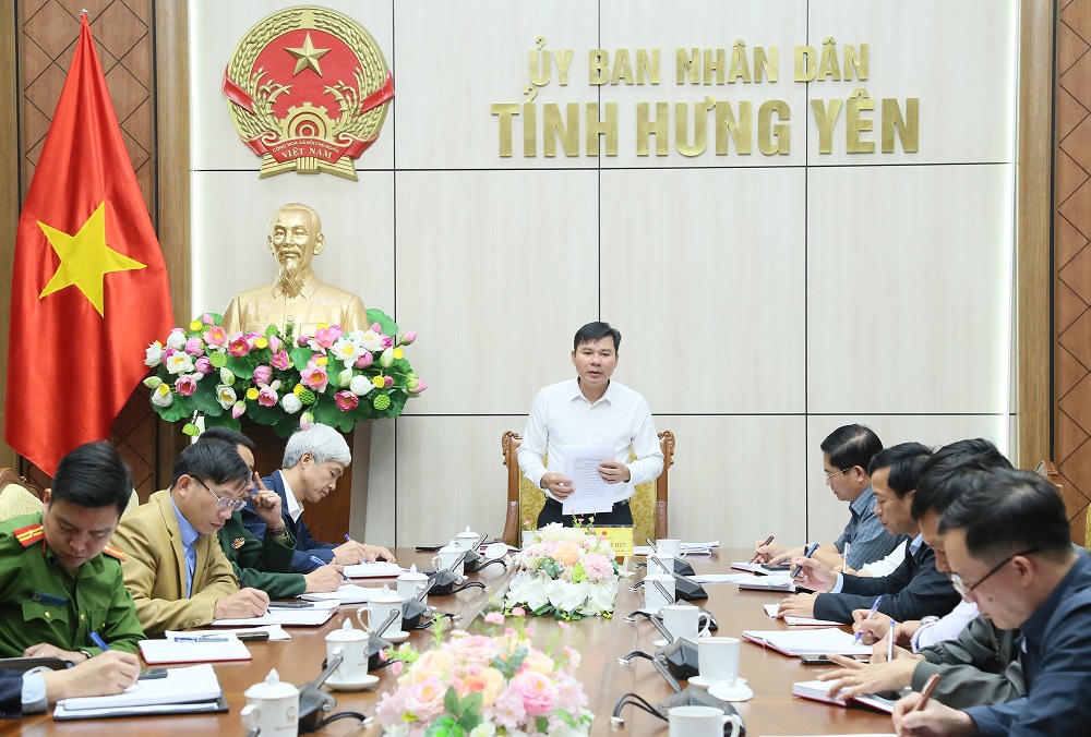 Phó Chủ tịch Thường trực UBND tỉnh Nguyễn Lê Huy yêu cầu các địa phương tiếp tục rà soát kỹ lưỡng danh sách cử tri, bảo đảm không để xảy ra sai sót, thiếu sót; đồng thời hoàn thành việc cấp phát thẻ cử tri theo đúng quy định.