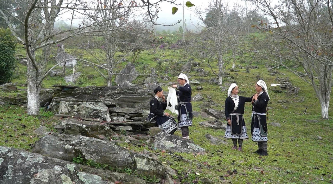 Nét đẹp bền bỉ của trang phục người Dao Tiền giữa núi rừng Tuyên Quang