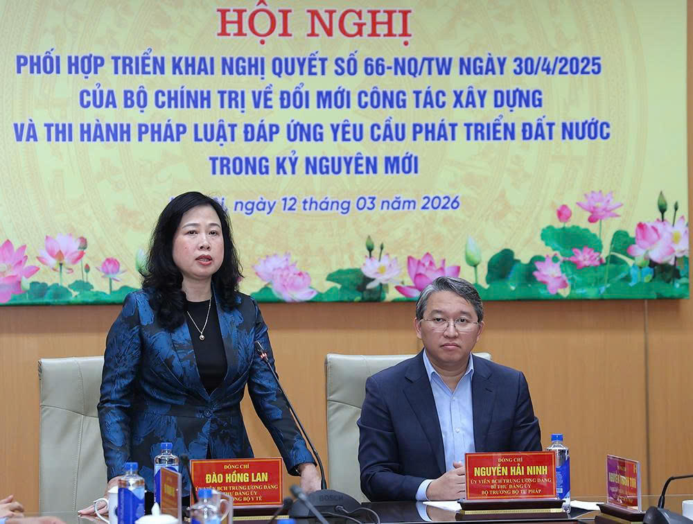 Bộ trưởng Đào Hồng Lan khẳng định việc hoàn thiện thể chế, chính sách là một trong những nhiệm vụ trọng tâm của ngành y tế nhằm rà soát, tháo gỡ những khó khăn, vướng mắc trong thực tiễn, đồng thời tạo hành lang pháp lý thuận lợi cho hoạt động khám bệnh, chữa bệnh và công tác bảo vệ, chăm sóc sức khỏe nhân dân.
