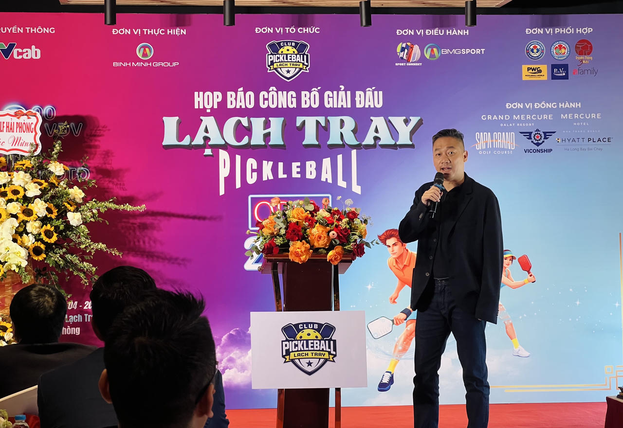 Ông Phạm Văn Đức, Trưởng Ban Tổ chức giải phát biểu tại buổi họp báo.