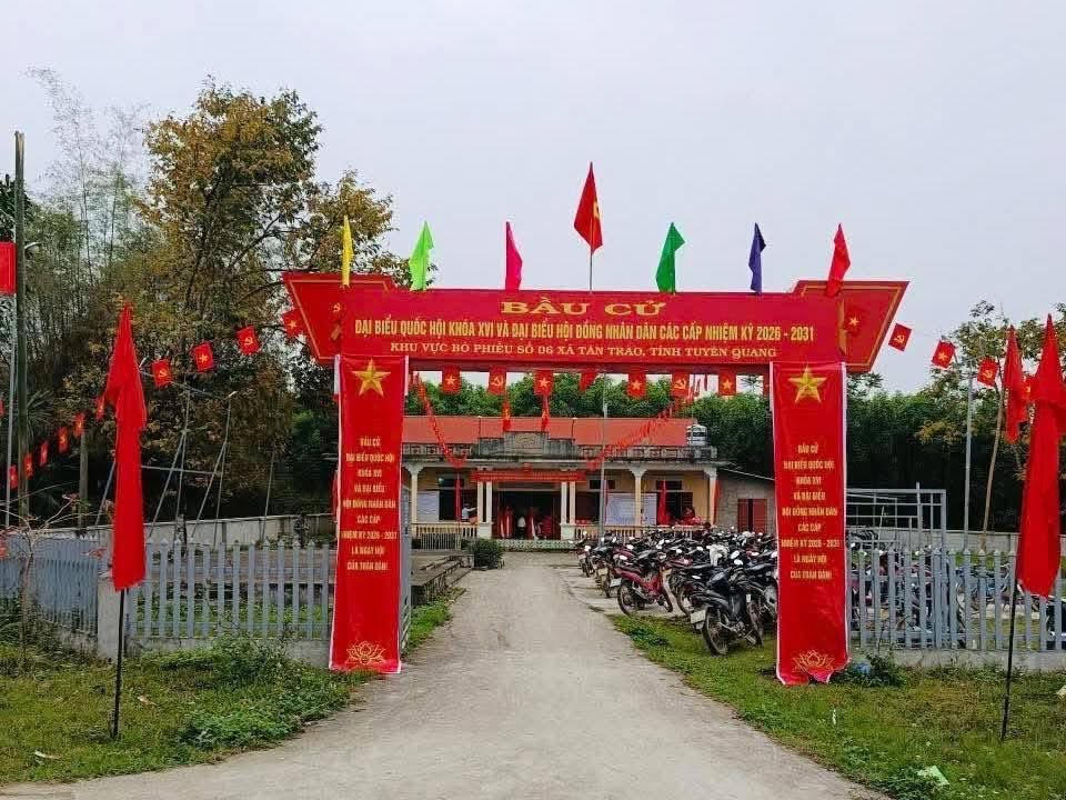 Tuyên Quang rực rỡ cờ hoa, không khí ngày hội bầu cử lan toả rộng khắp 
