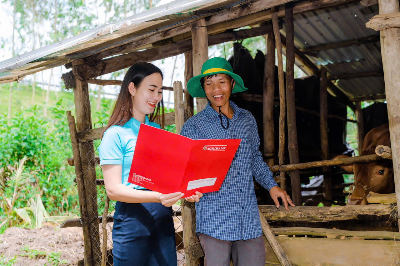 Tổ vay vốn trở thành cầu nối gắn kết ngân hàng với cộng đồng, góp phần nâng cao đời sống người dân.