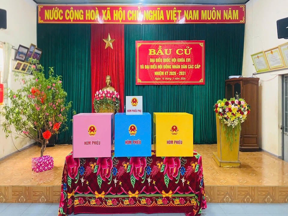 Phố núi Pleiku khẩn trương trang trí các khu vực bỏ phiếu