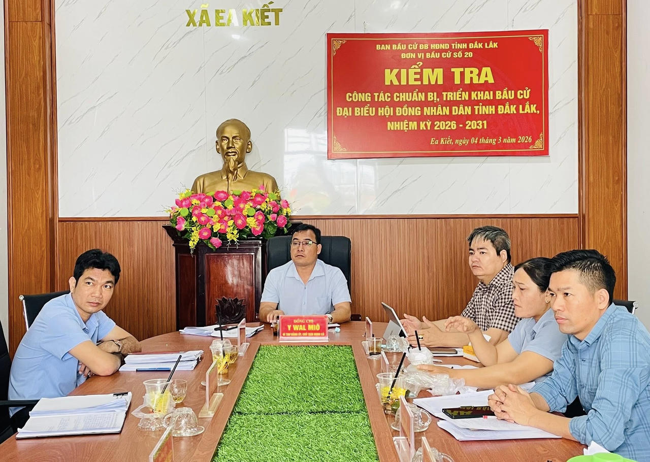 Kiểm tra công tác chuẩn bị, triển khai bầu cử tại xã Ea Kiết