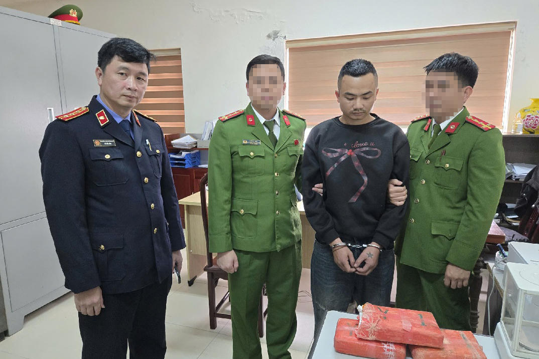 Đang đưa ‘mẻ hàng’ 18.000 viên ma túy đi tiêu thụ thì bị bắt giữ
