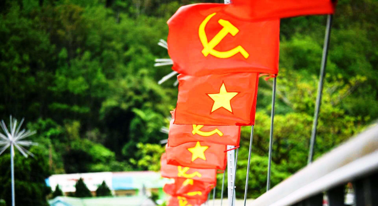 Rực rỡ cờ hoa tại nhiều tỉnh miền Trung hướng tới ngày bầu cử