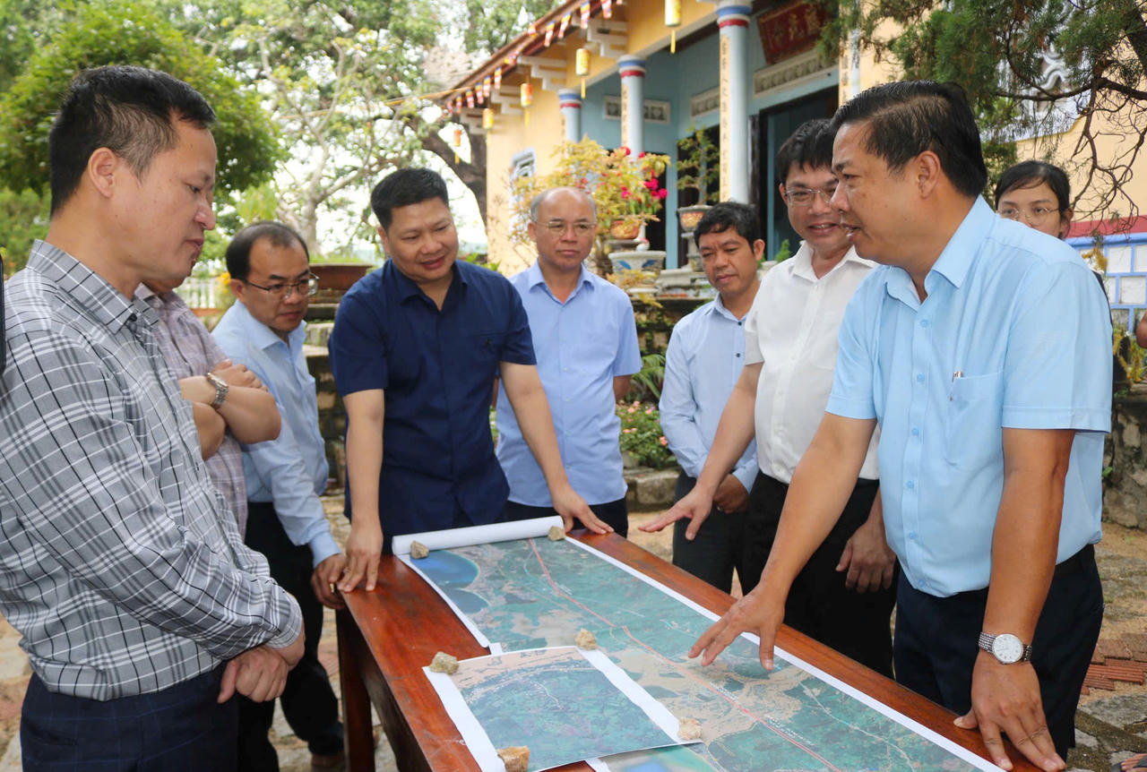 Bí thư Tỉnh ủy Đắk Lắk kiểm tra thực địa dự án đường sắt tốc độ cao Bắc - Nam 