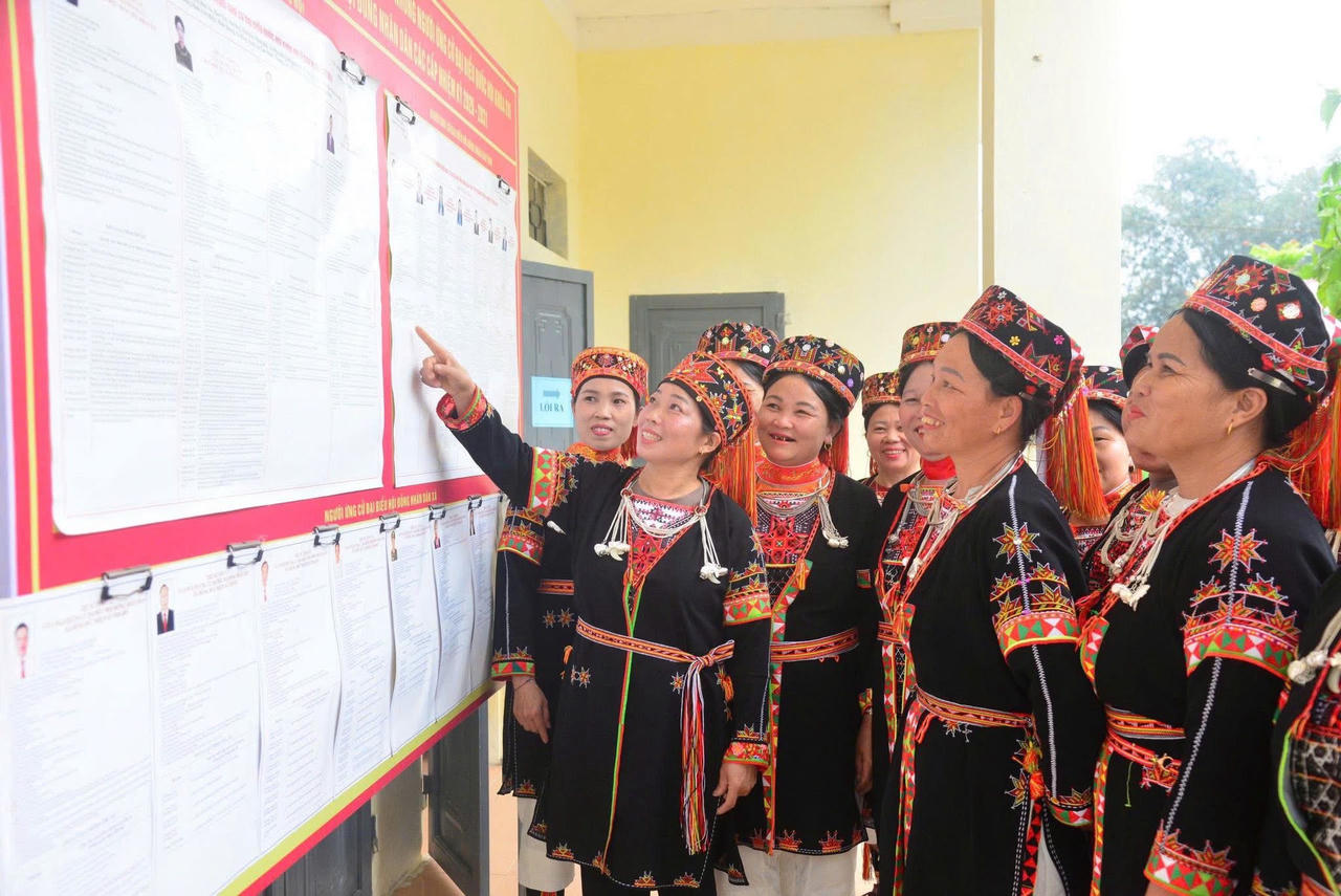 Tuyên Quang rực rỡ cờ hoa, không khí ngày hội bầu cử lan toả rộng khắp 
