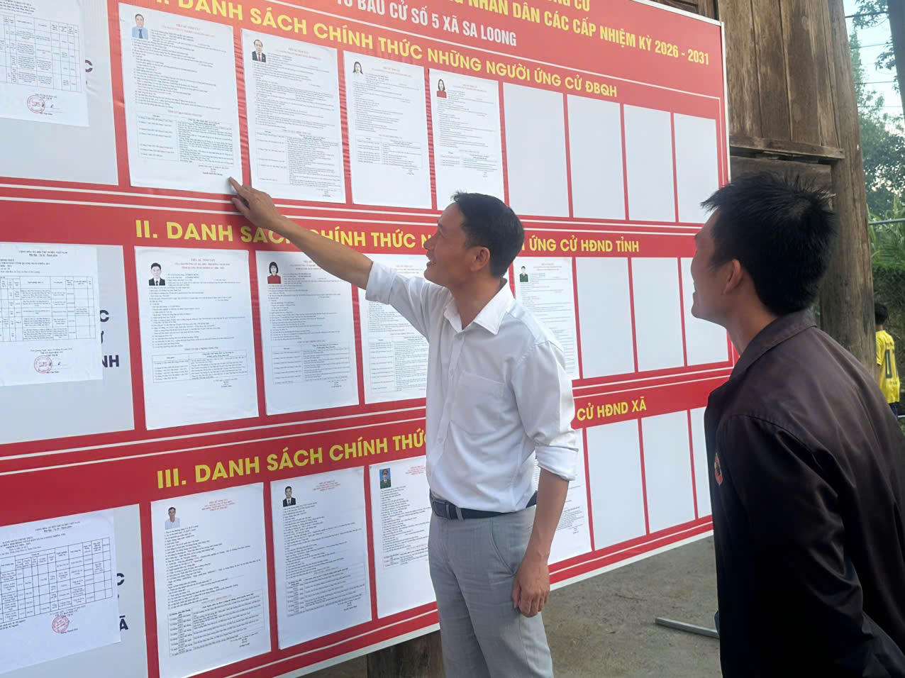 Xã biên giới Sa Loong (Quảng Ngãi) khẩn trương chuẩn bị cho ngày hội bầu cử