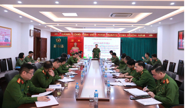 Đồng chí Phó Giám đốc CATP kết luận các nội dung làm việc.