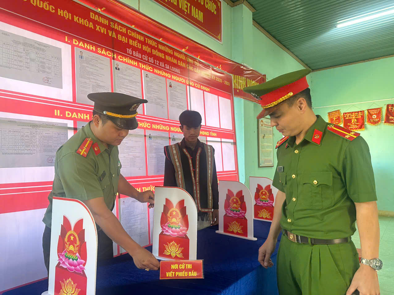 Xã biên giới Sa Loong (Quảng Ngãi) khẩn trương chuẩn bị cho ngày hội bầu cử